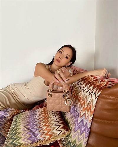 探秘抖阴香奈儿：时尚潮流与社交媒体的完美结合